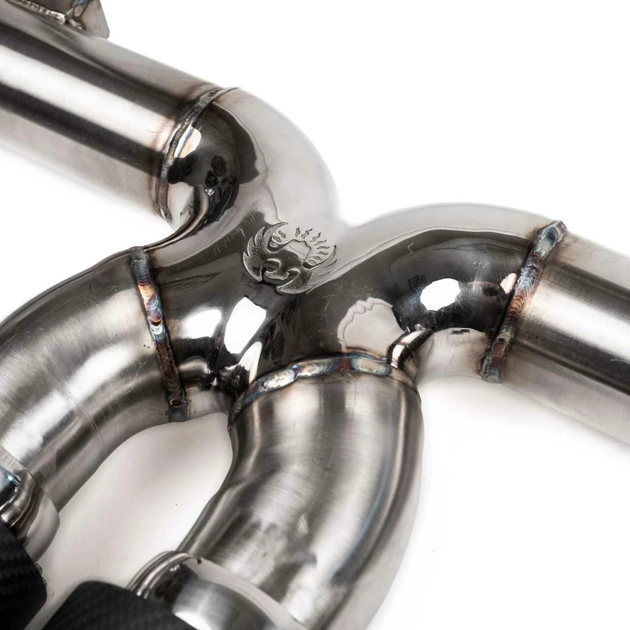 Crossover with engraved logo on the 992 GT3 Supercup exhaust