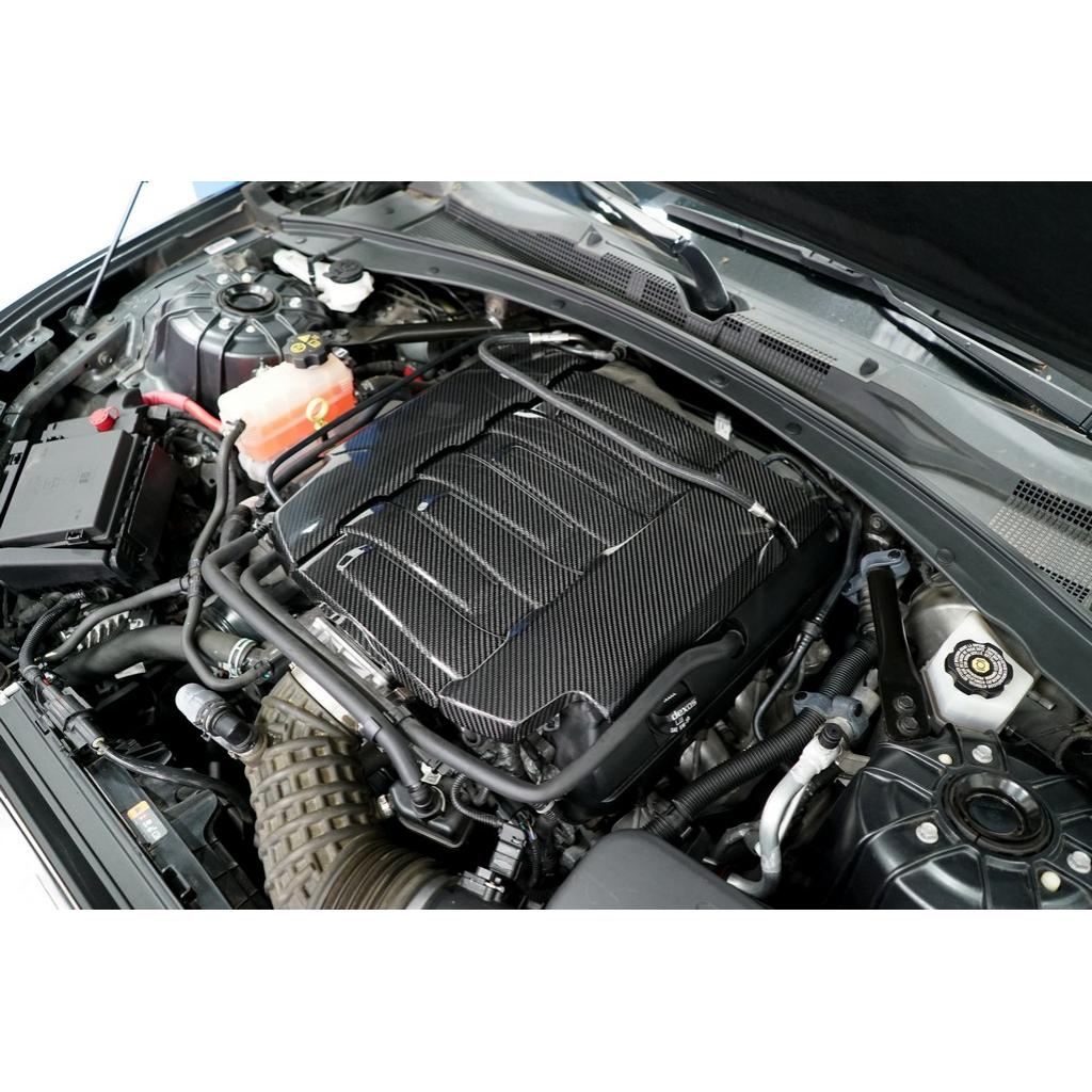 Carbon fiber engine cover with geometric pattern installed over LT1 engine in Camaro engine bay - APR Performance engine cover for Chevrolet Camaro SS LT1