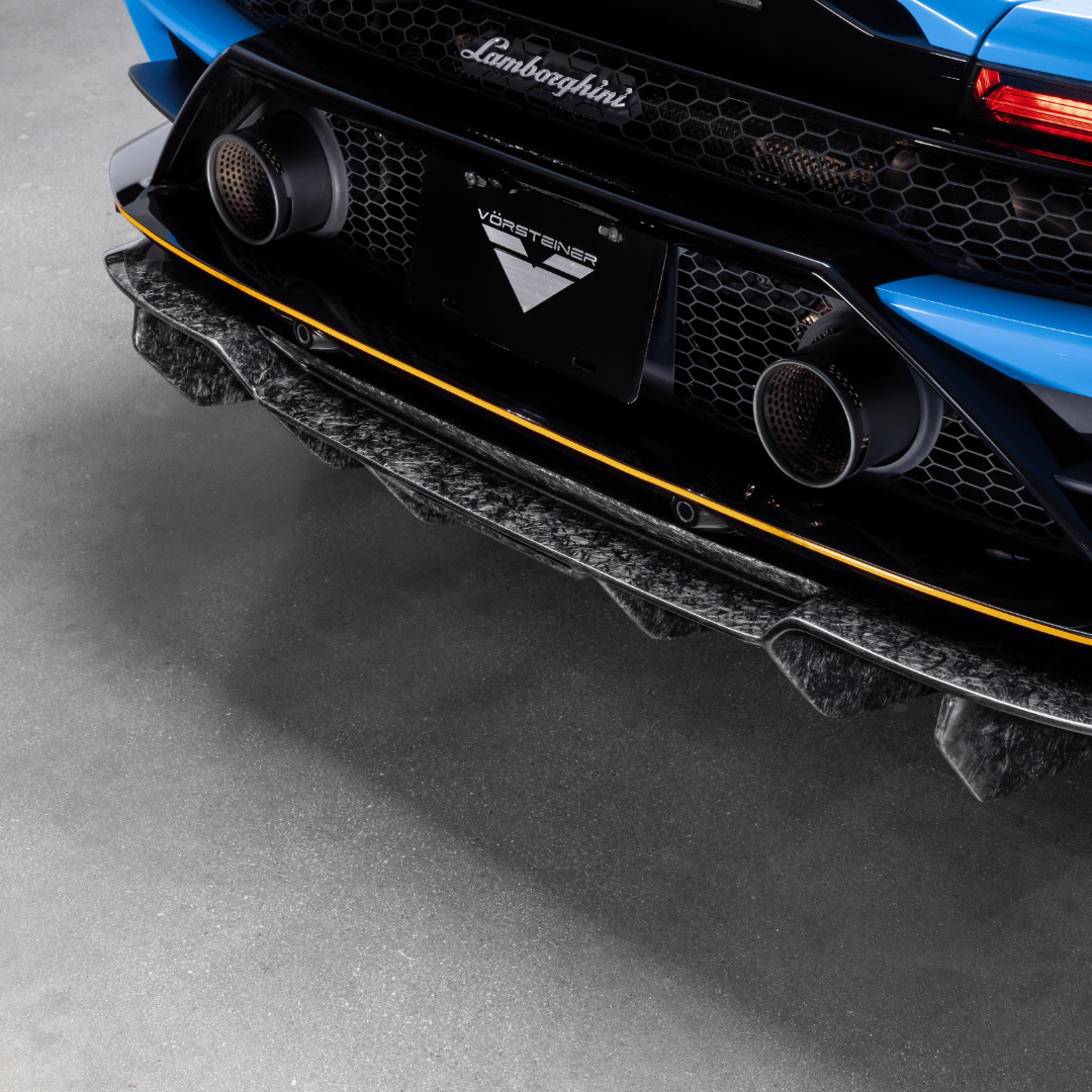 Monza diffuser under blue Huracan bumper, angled detail