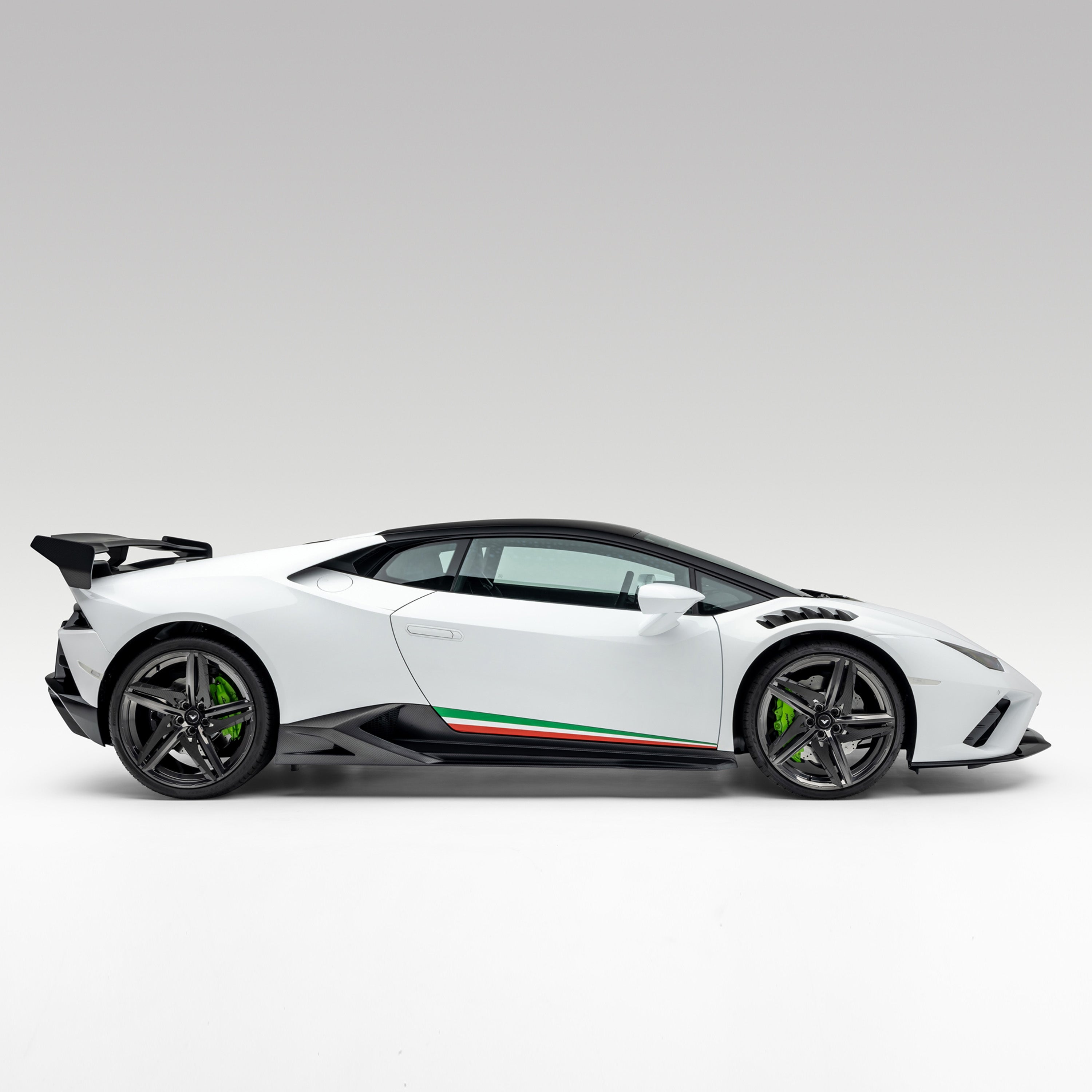Huracan EVO with Monza side blades, full side profile