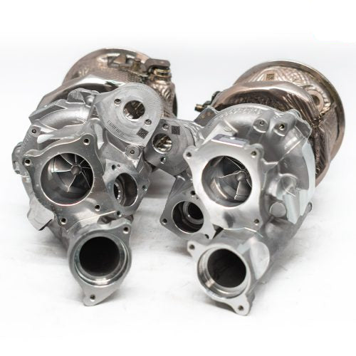 A front wide view of Pure Turbos Turbo Upgrade Pure900 for Lamborghini Urus 2018–2025 with white background