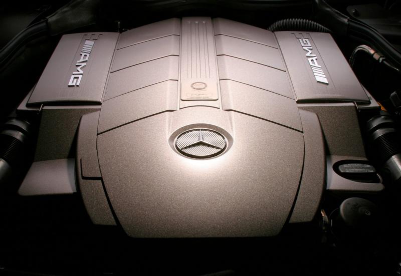 M113 engine cover in the engine bay - R1 Performance Package for the 2001-2002 S 55 AMG