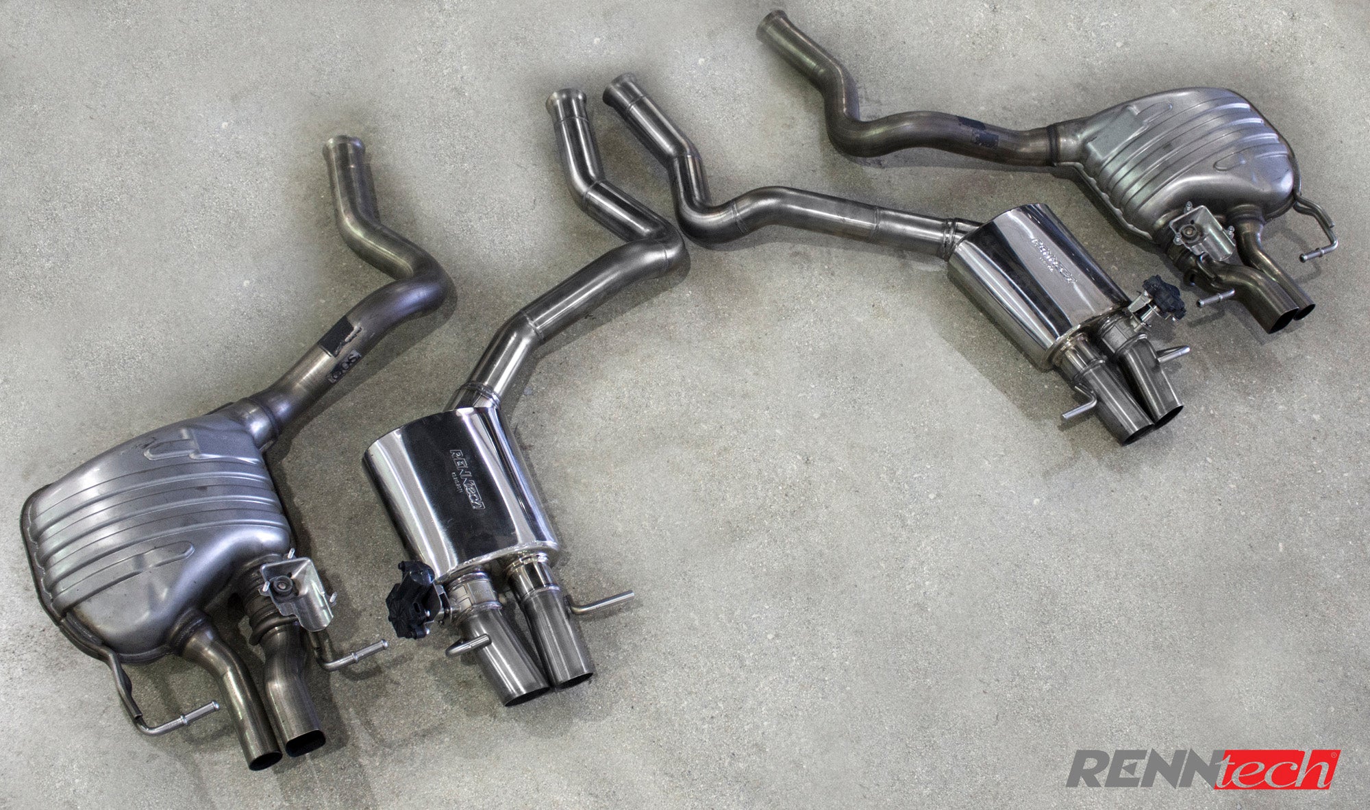 C205 valved mufflers with polished tips close up - R2 Performance Package for the 2017-2023 C 63 / C 63 S AMG Coupe