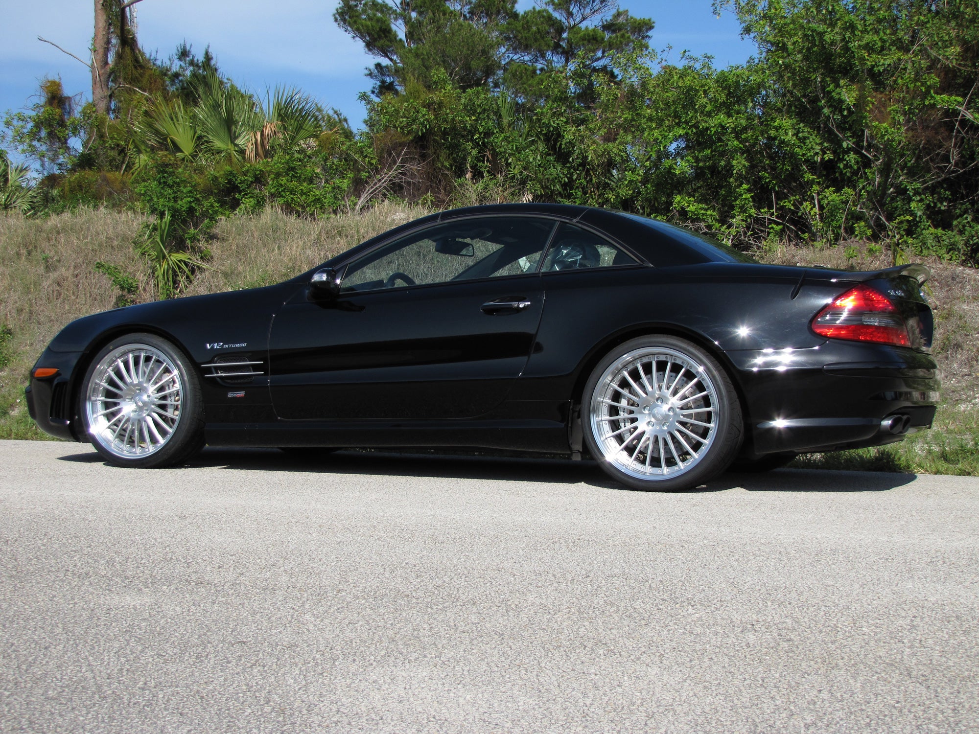Black SL car profile on RennTech multi-spoke wheels - Multi-Spoke 20/21-inch Wheels for the 2003-2020 SL-Class