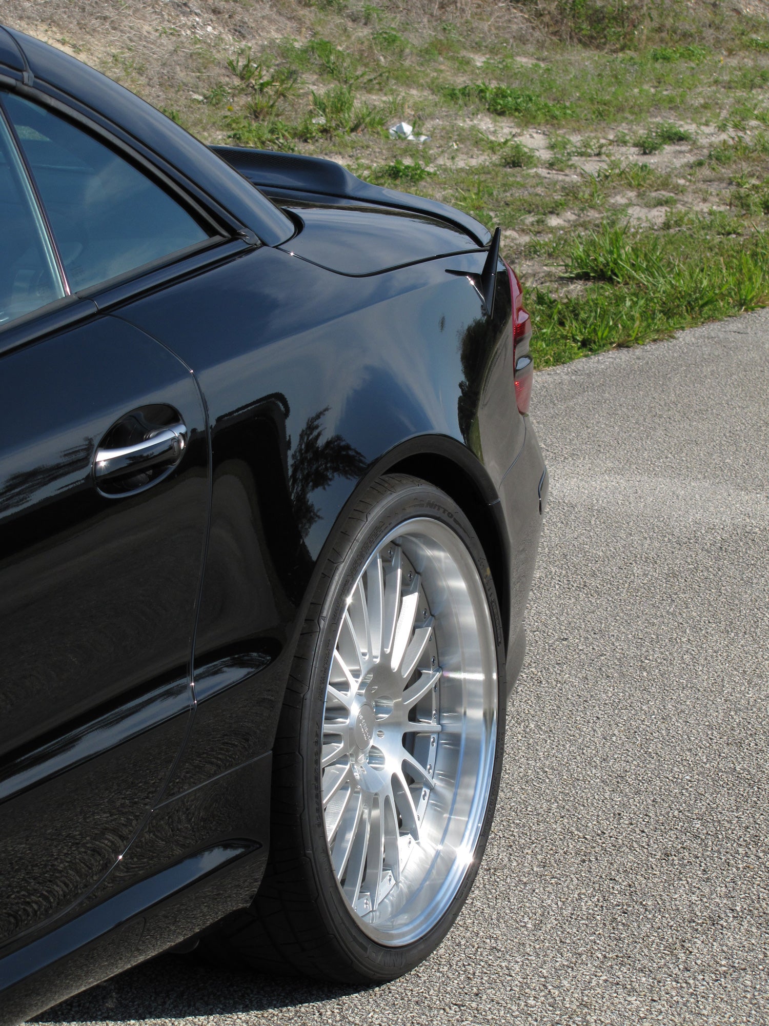 Close view of a multi-spoke wheel on the black SL car - Multi-Spoke 20/21-inch Wheels for the 2003-2020 SL-Class
