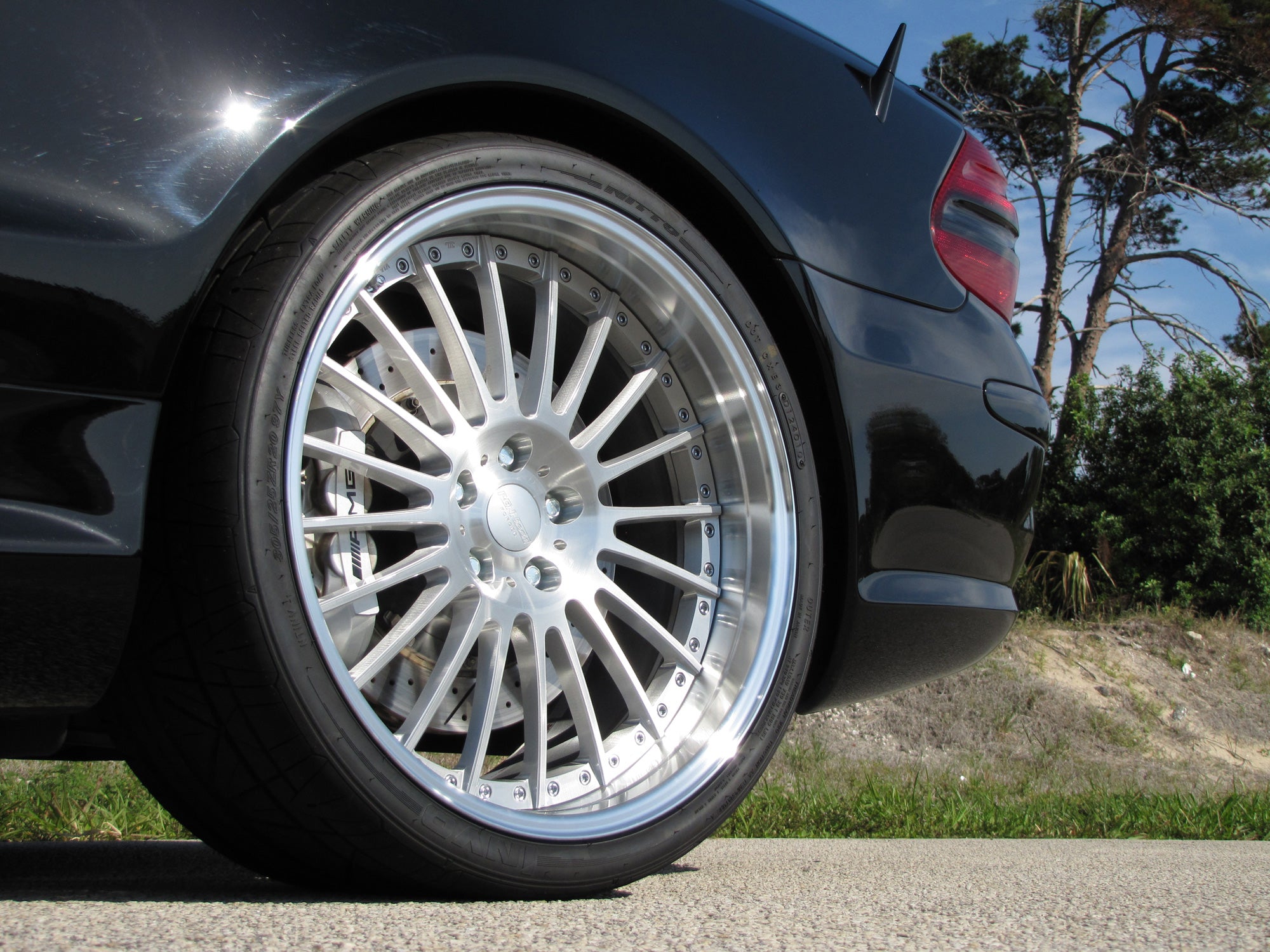 RennTech multi-spoke wheel fitted, close up on the black SL - Multi-Spoke 20/21-inch Wheels for the 2003-2020 SL-Class