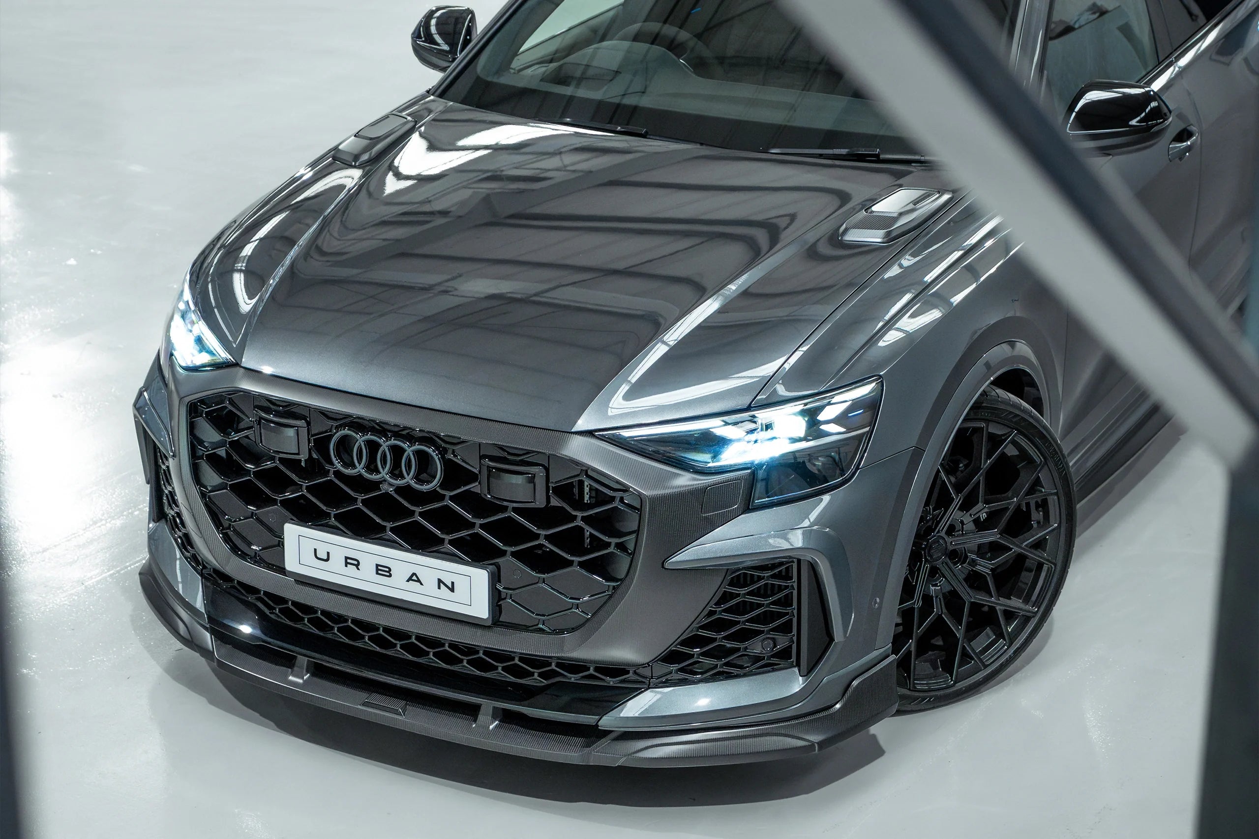 Audi RS Q8 facelift with the Urban carbon aero kit, front three-quarter studio view