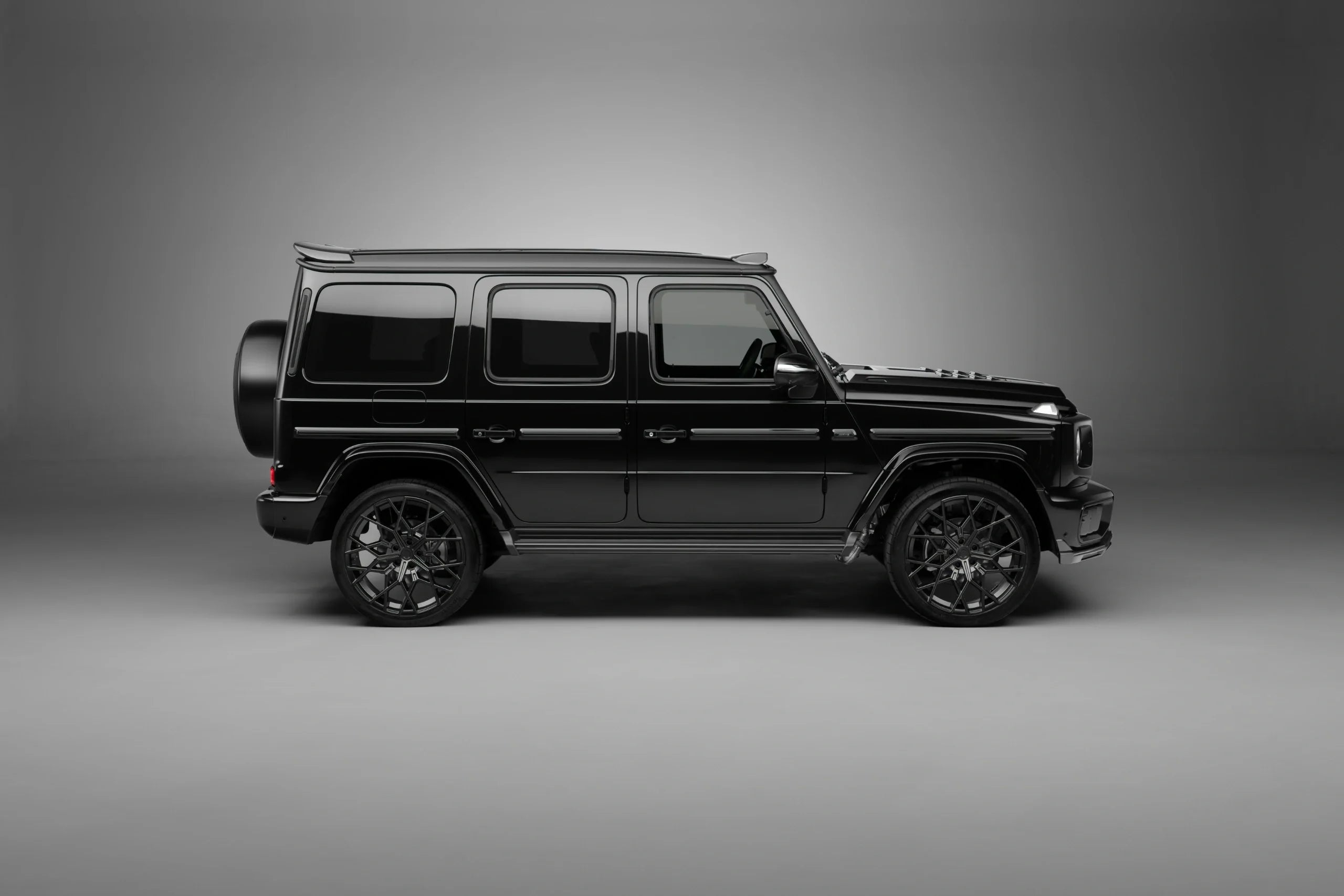 Side profile of a G63 W465 fitted with the Urban Aero Kit, factory body width kept