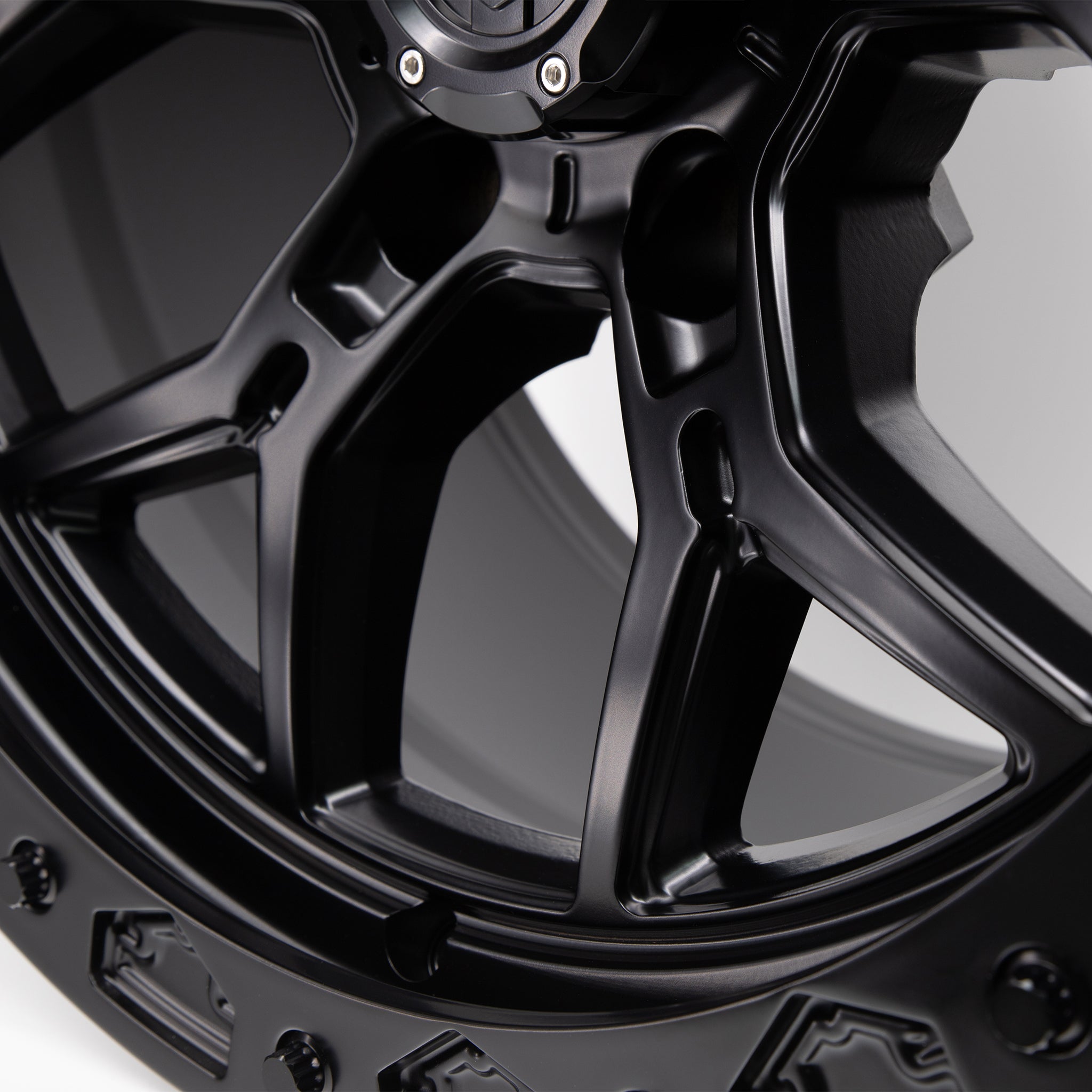 Vorsteiner Venomrex VR-601BL spokes close-up in Coal Black, for Chevrolet Silverado