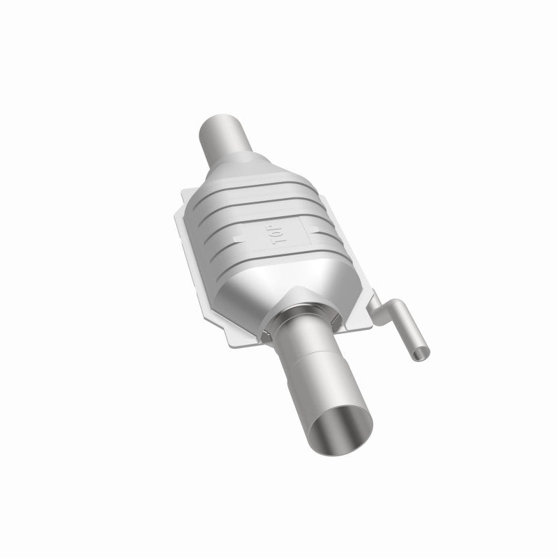 MagnaFlow 95220 hm grade direct-fit catalytic converter, opposite side view of the turntable spin