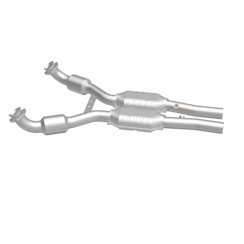 MagnaFlow 93989 hm grade direct-fit catalytic converter, side view of the turntable spin