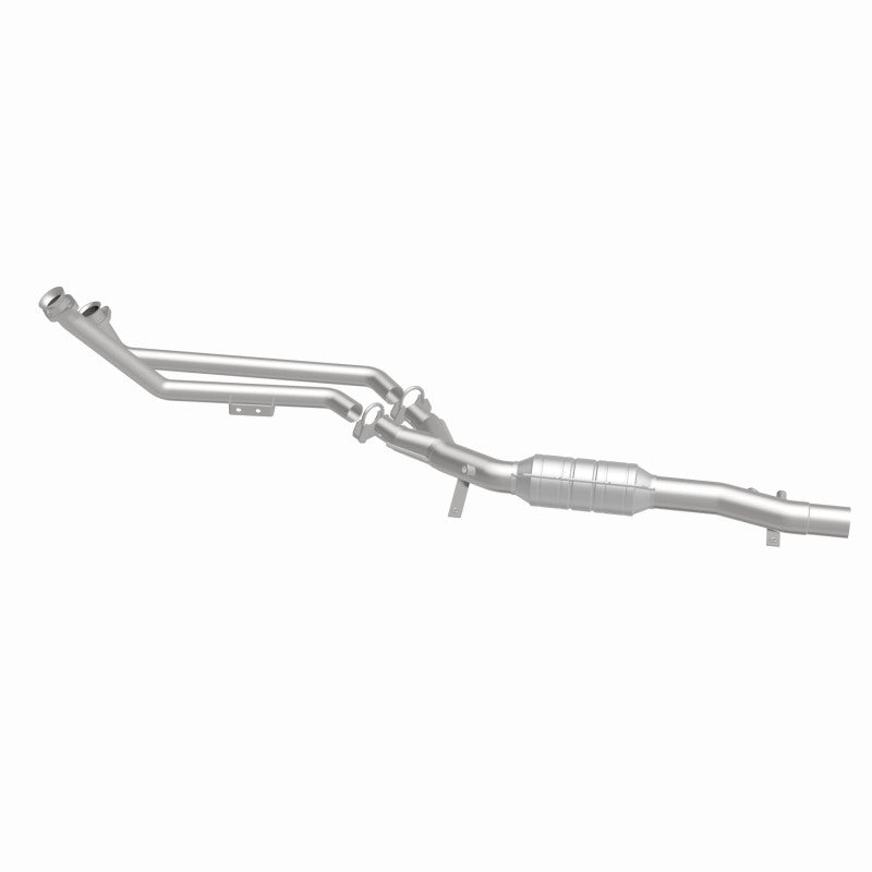 MagnaFlow 24015 hm grade direct-fit catalytic converter, side view of the turntable spin