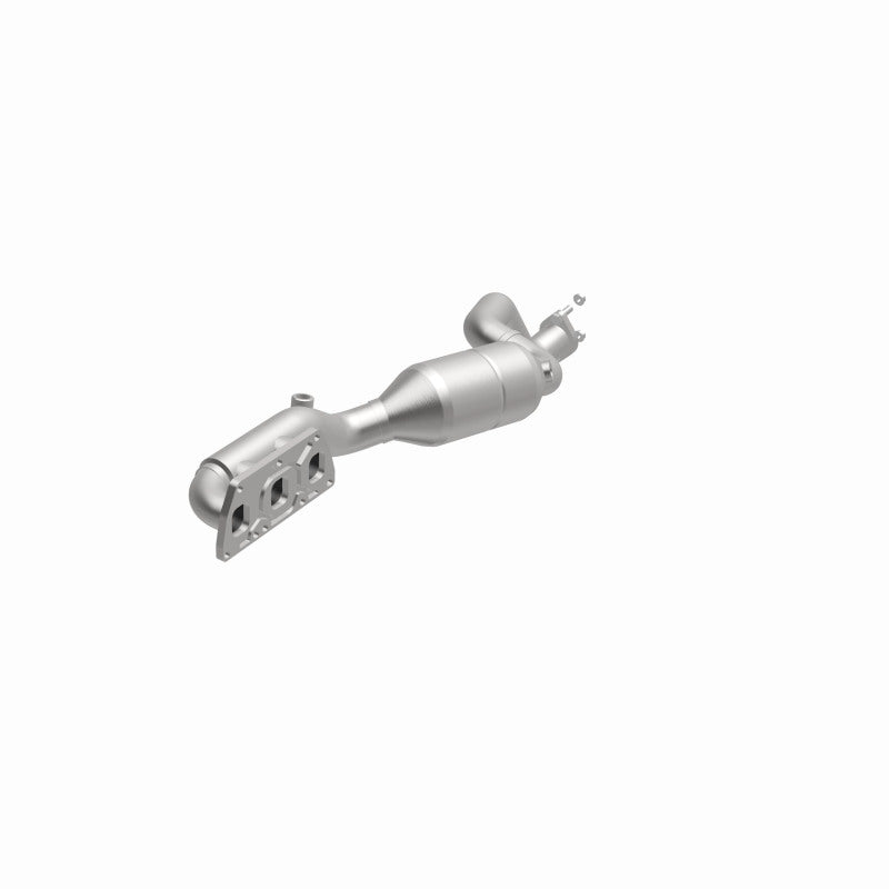 MagnaFlow 50798 hm grade manifold converter, opposite front three-quarter view of the turntable spin