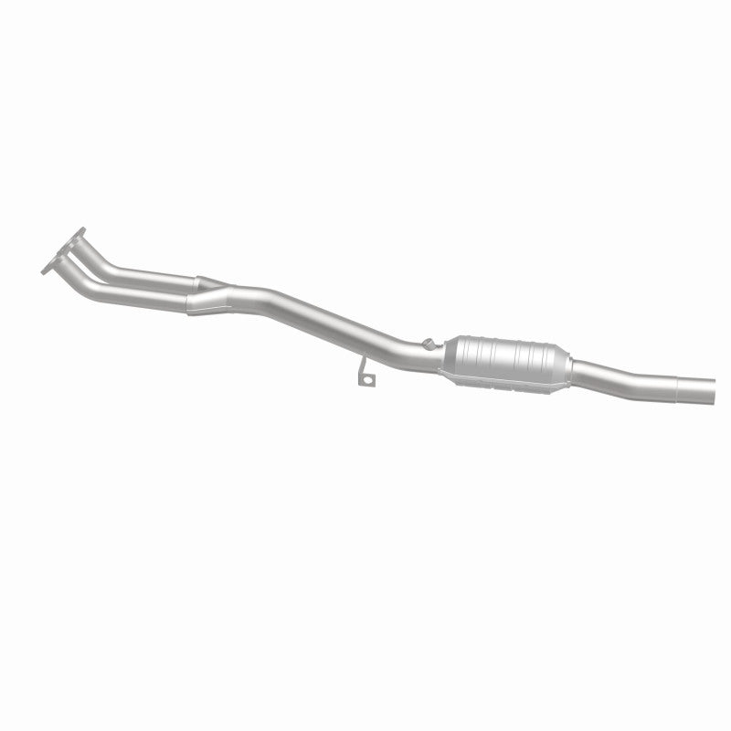 MagnaFlow 93685 epa direct-fit catalytic converter, side view of the turntable spin