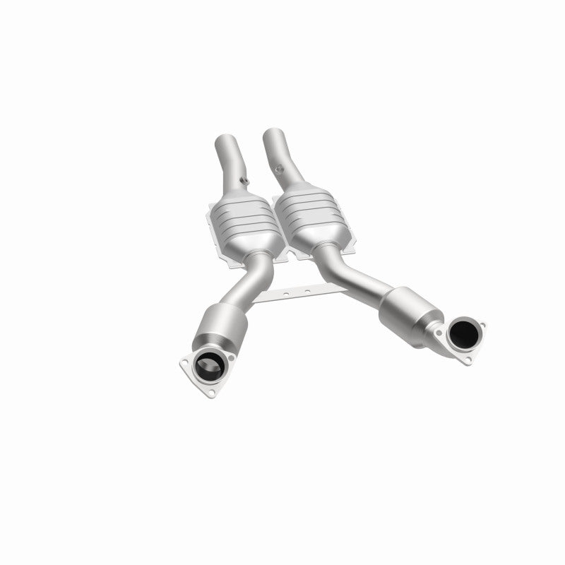 MagnaFlow 93989 hm grade direct-fit catalytic converter, opposite side view of the turntable spin