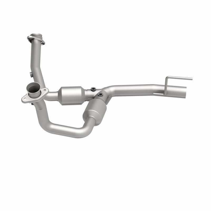 MagnaFlow 93241 hm grade direct-fit catalytic converter, side view of the turntable spin