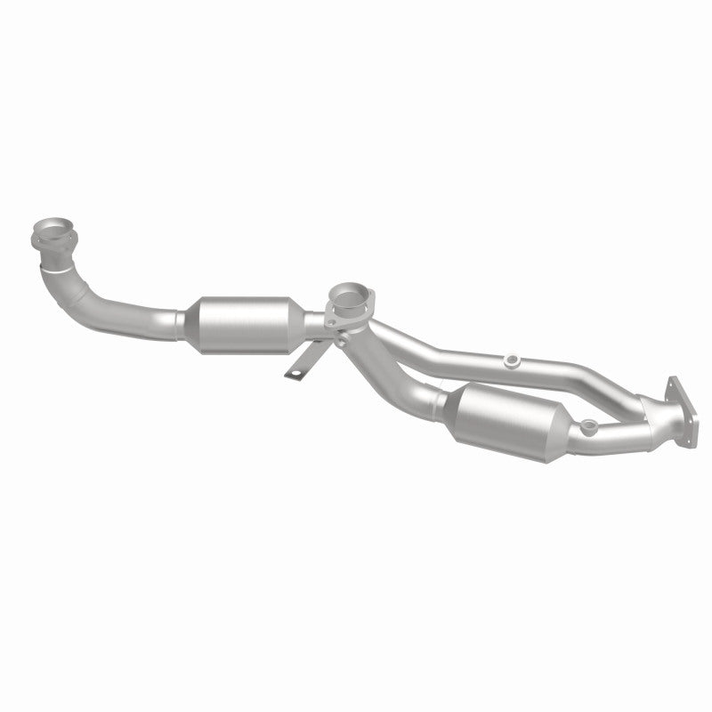 MagnaFlow 23542 hm grade direct-fit catalytic converter, side view of the turntable spin