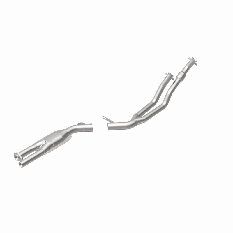 MagnaFlow 23817 epa direct-fit catalytic converter, rear view of the turntable spin
