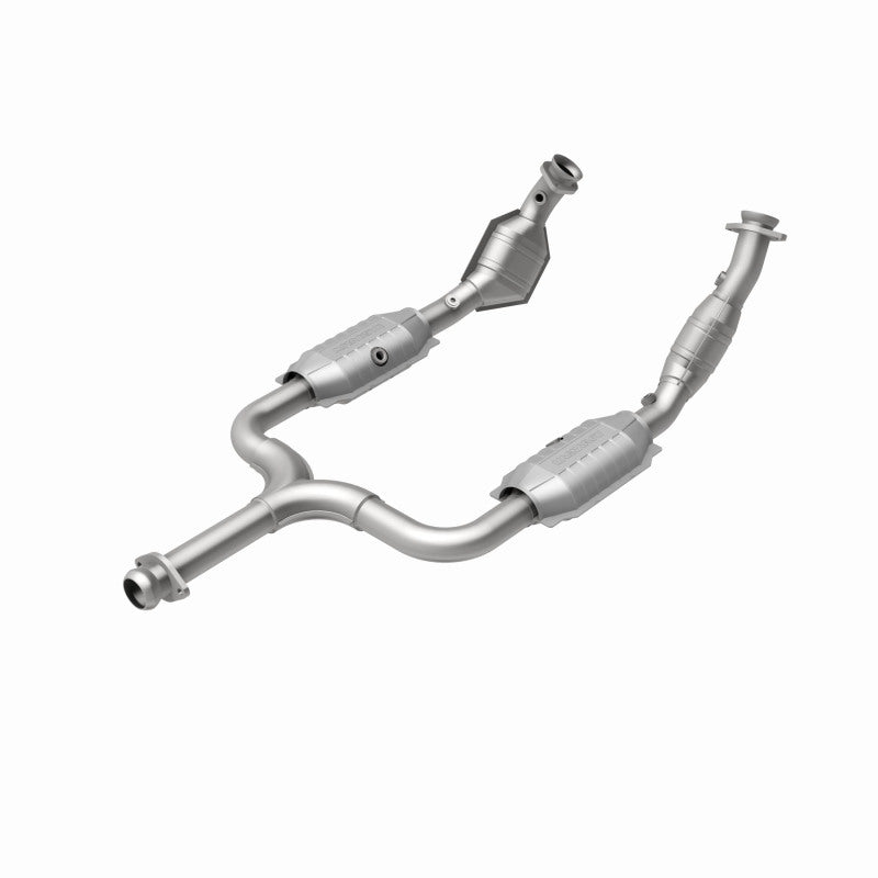 MagnaFlow 93345 hm grade direct-fit catalytic converter, rear view of the turntable spin