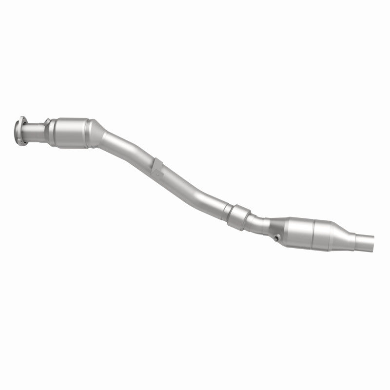 MagnaFlow 24318 hm grade direct-fit catalytic converter, side view of the turntable spin