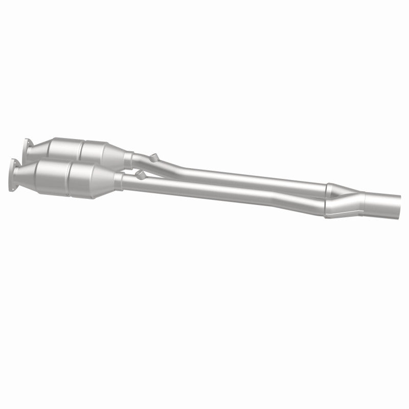 MagnaFlow 24157 hm grade direct-fit catalytic converter, side view of the turntable spin