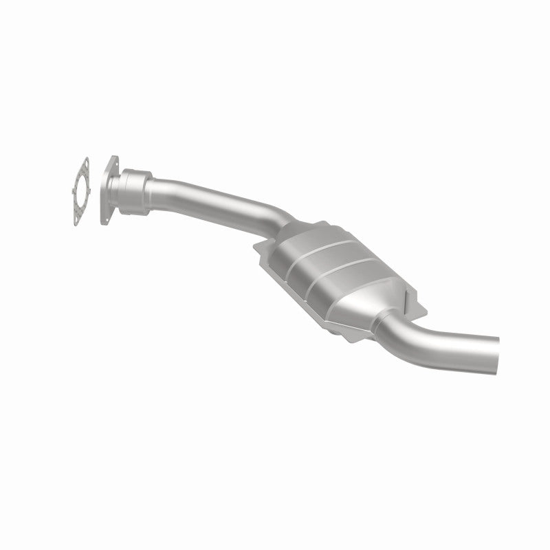 MagnaFlow 25207 hm grade direct-fit catalytic converter, side view of the turntable spin