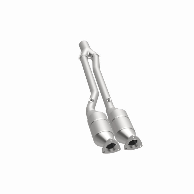 MagnaFlow 24157 hm grade direct-fit catalytic converter, opposite side view of the turntable spin