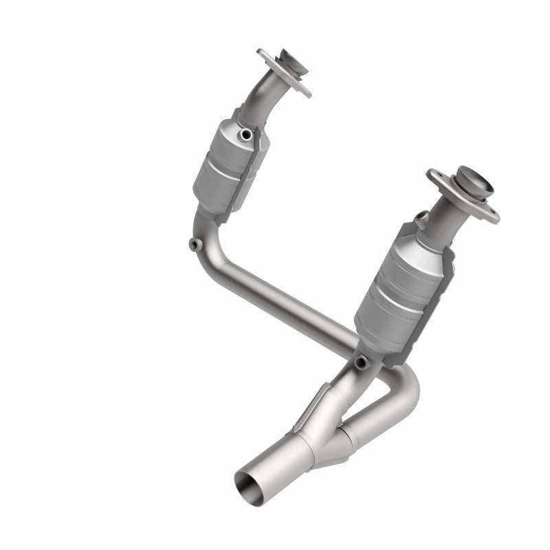 MagnaFlow 24770 hm grade direct-fit catalytic converter, rear view of the turntable spin