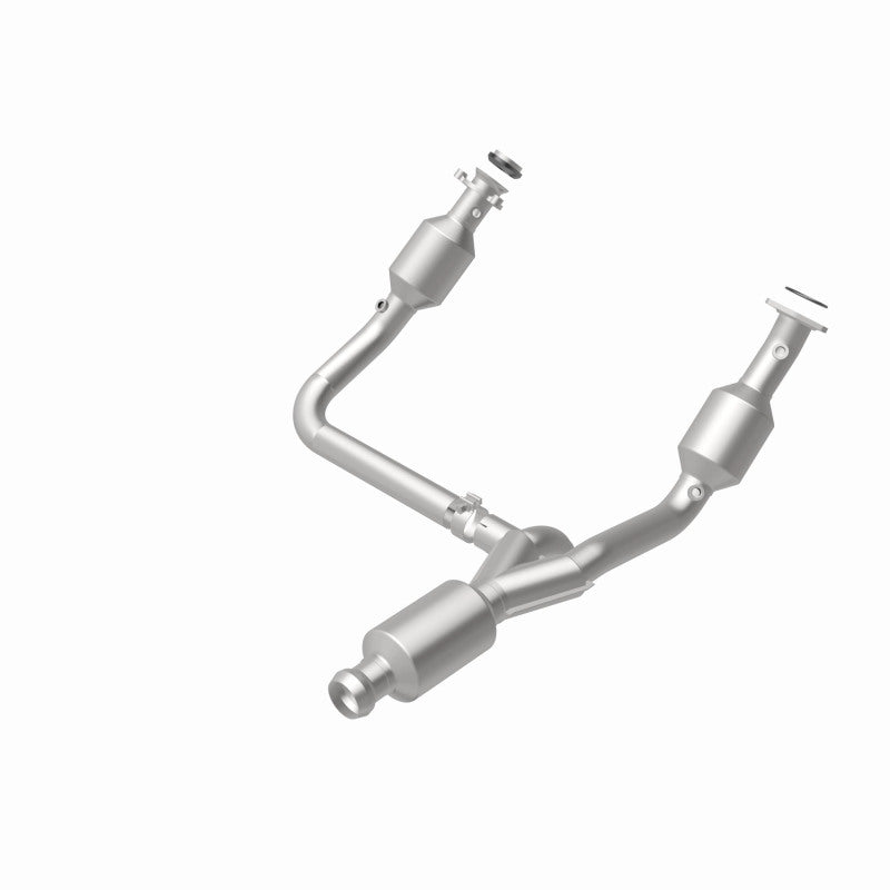 MagnaFlow 280424 oem grade direct-fit catalytic converter, rear view of the turntable spin
