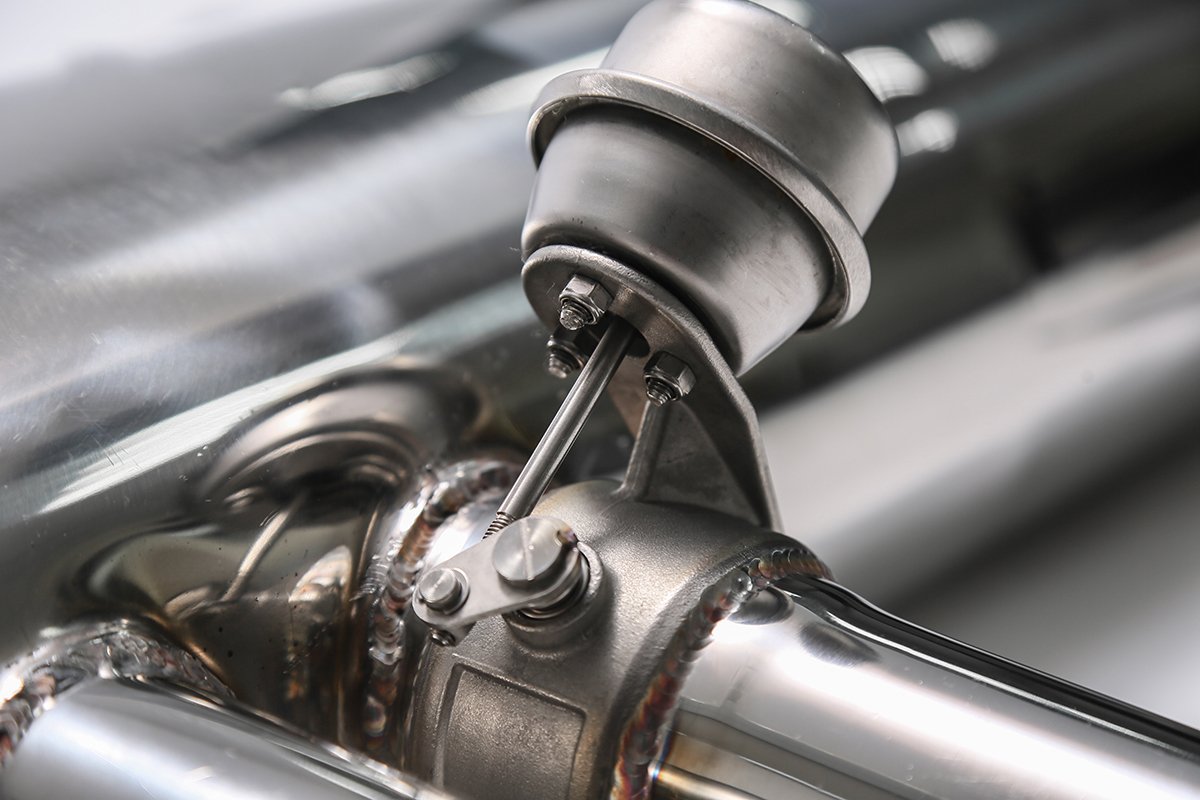 ARMYTRIX Stainless Steel Valvetronic Catback Exhaust System Quad Carbon Tips For BMW M3 | M4 F8x 2015-2021