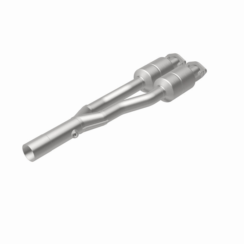 MagnaFlow 4481010 carb direct-fit catalytic converter, rear view of the turntable spin