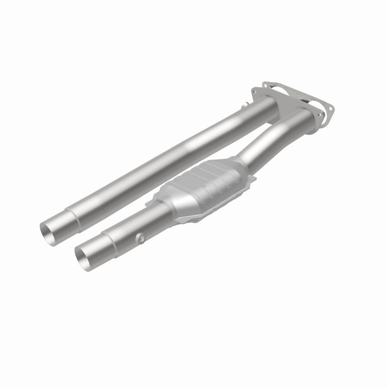 MagnaFlow 95471 hm grade direct-fit catalytic converter, rear view of the turntable spin