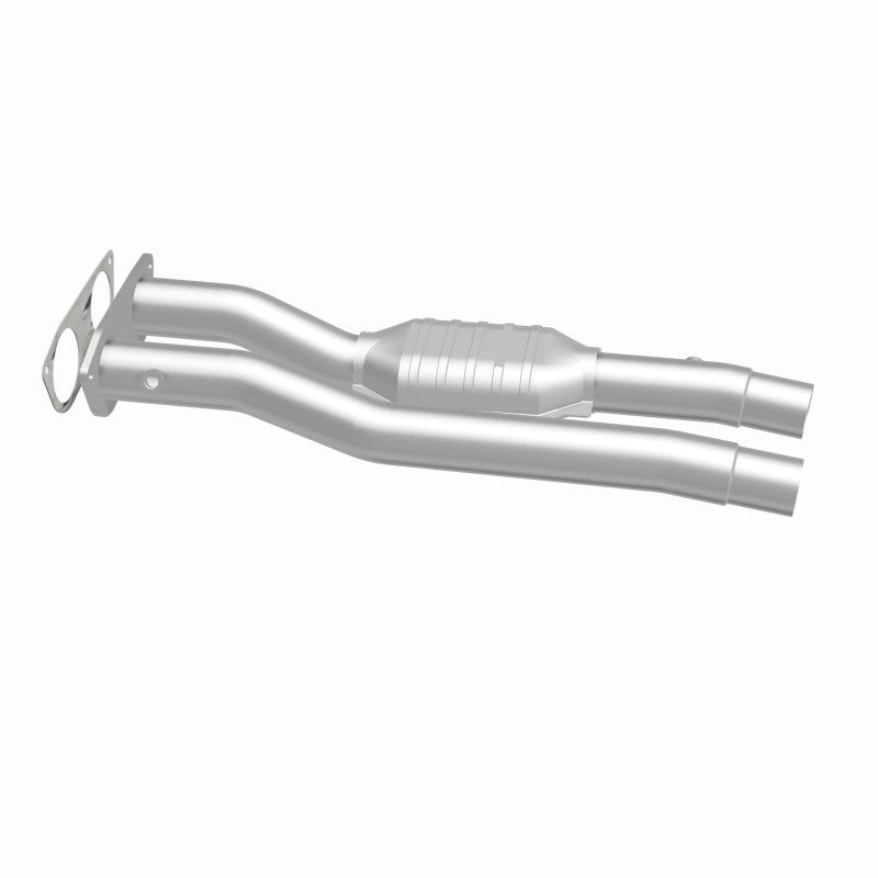 MagnaFlow 95471 hm grade direct-fit catalytic converter, side view of the turntable spin