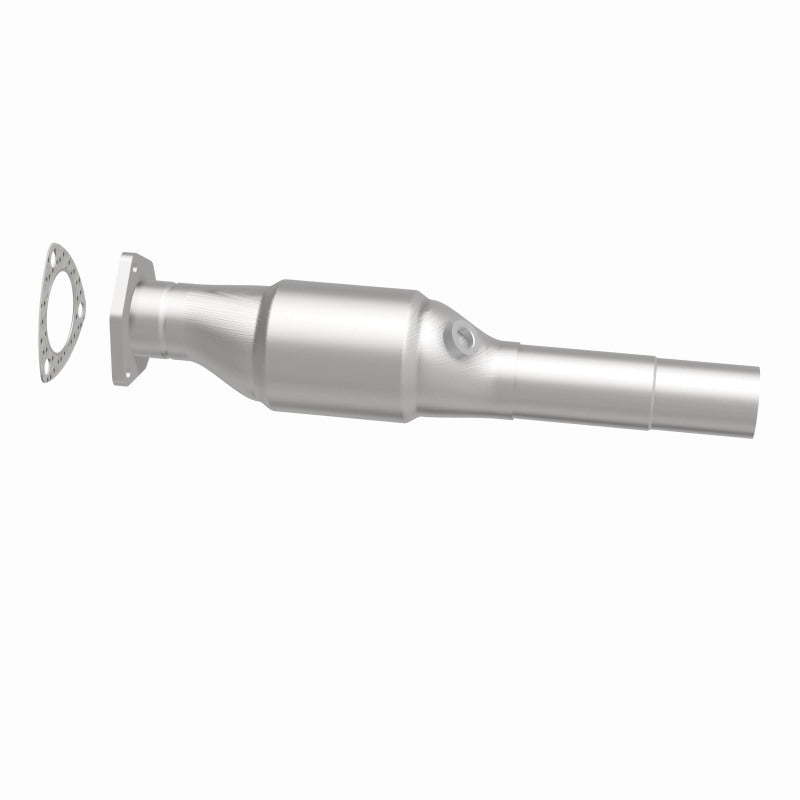 MagnaFlow 22931 hm grade direct-fit catalytic converter, side view of the turntable spin