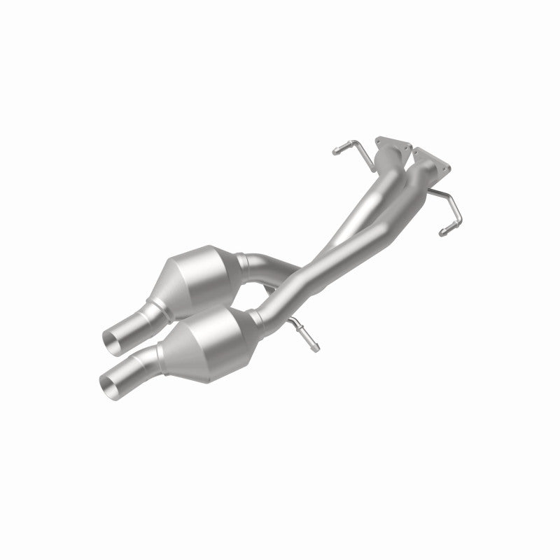 MagnaFlow 51957 oem grade direct-fit catalytic converter, rear view of the turntable spin