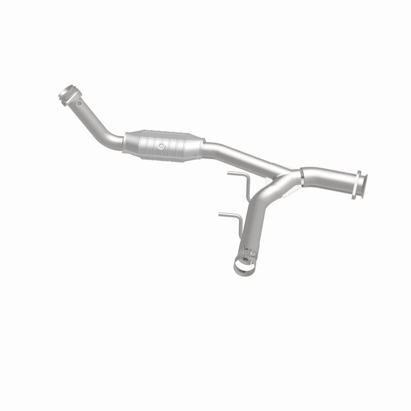 MagnaFlow 93125 hm grade direct-fit catalytic converter, side view of the turntable spin