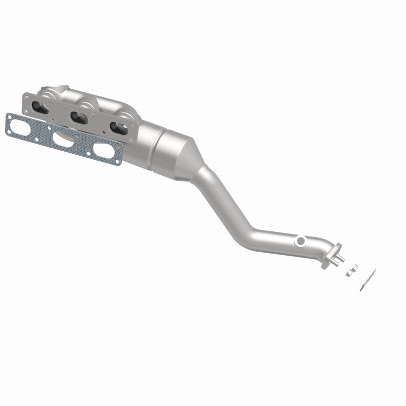 MagnaFlow 452465 carb manifold converter, side view of the turntable spin