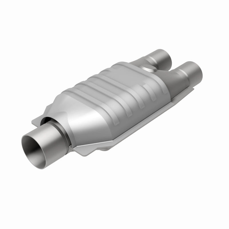 MagnaFlow 447107 universal catalytic converter, rear view of the turntable spin