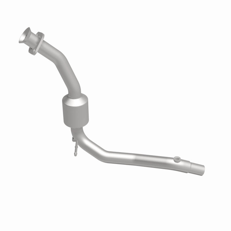 MagnaFlow 50204 hm grade direct-fit catalytic converter, side view of the turntable spin