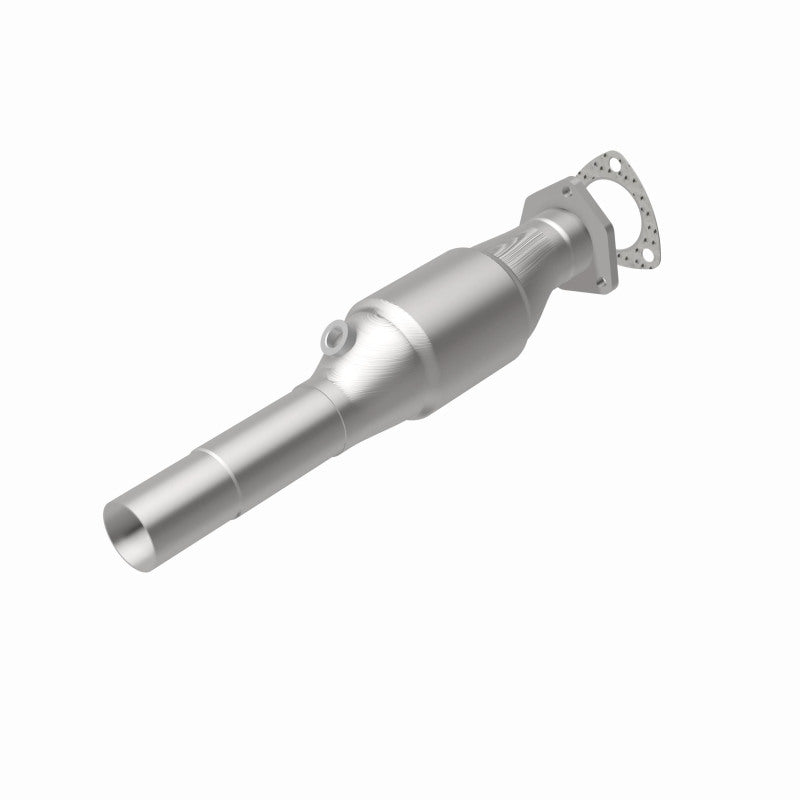 MagnaFlow 22931 hm grade direct-fit catalytic converter, rear view of the turntable spin