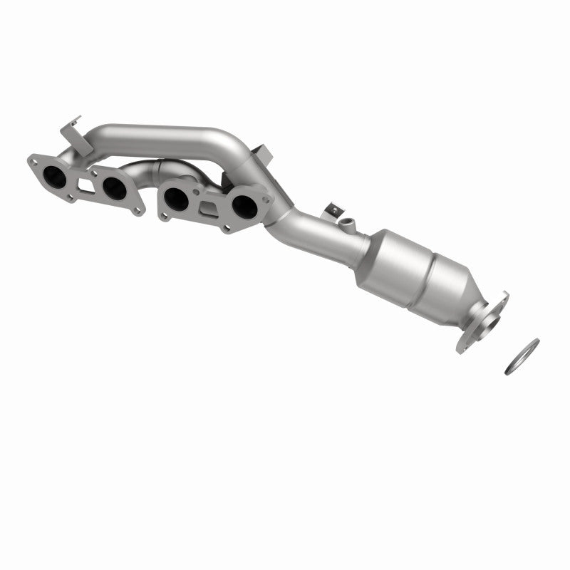MagnaFlow 5531881 carb manifold converter, side view of the turntable spin