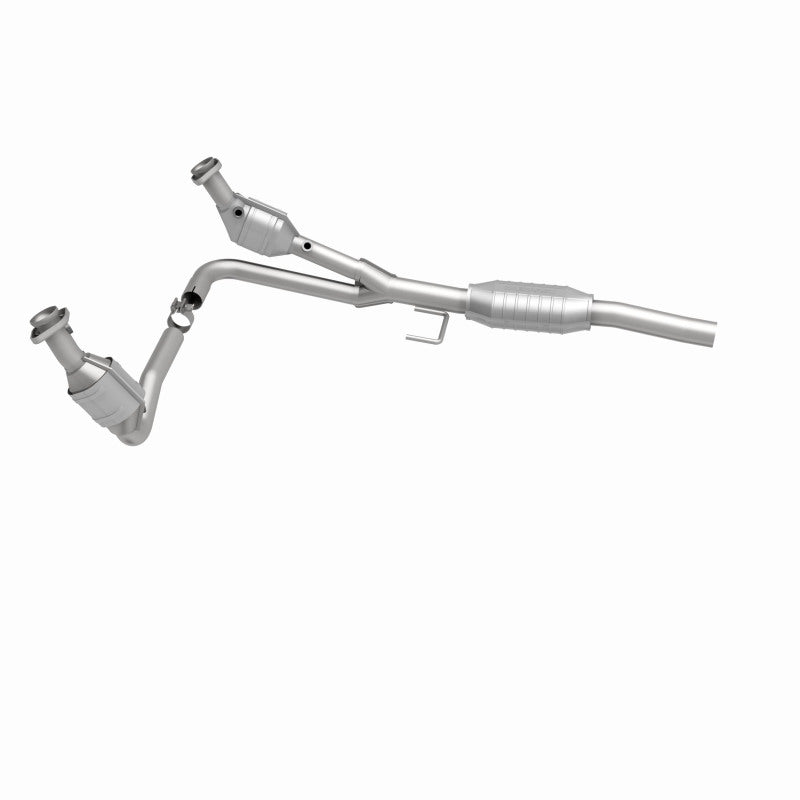 MagnaFlow 93414 hm grade direct-fit catalytic converter, side view of the turntable spin